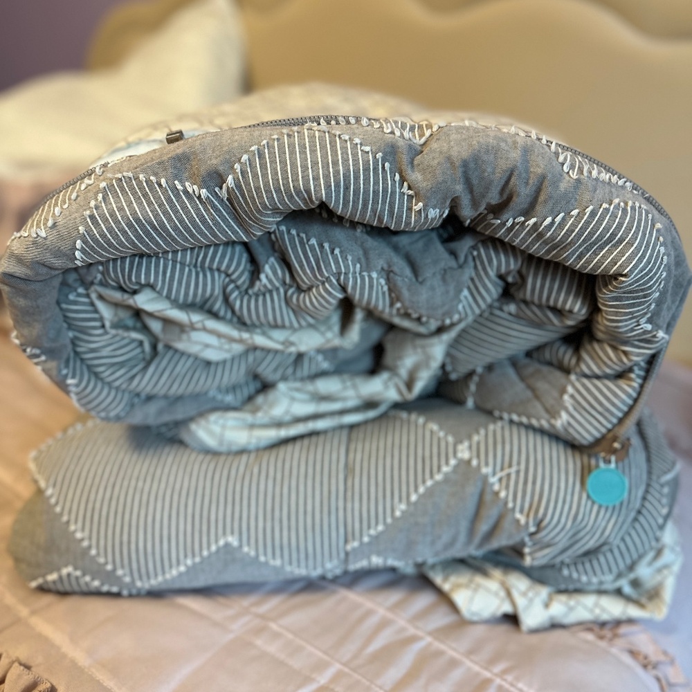 BEDDYS LUXE EASTON -Twin -Excellent Cond- Non-Smoking